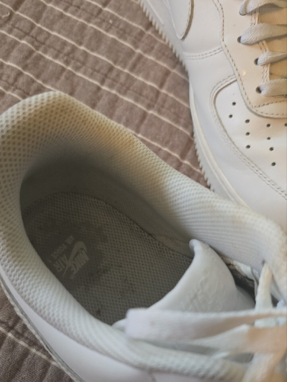 Nike AF1 Mens All White Low-Top Leather Sneakers - Picture 3 of 4